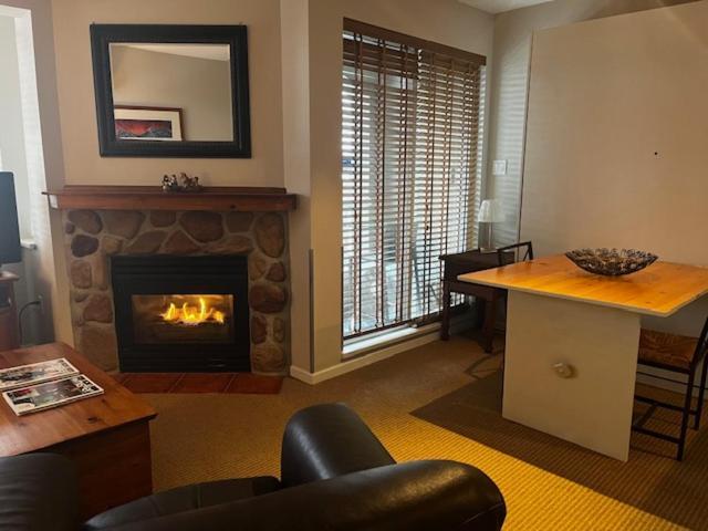 Town Plaza Suites by Golden Dreams Whistler Exterior foto